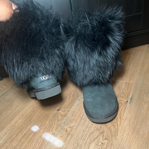 UGG LIDA Black Boots - Picture 3 of 5